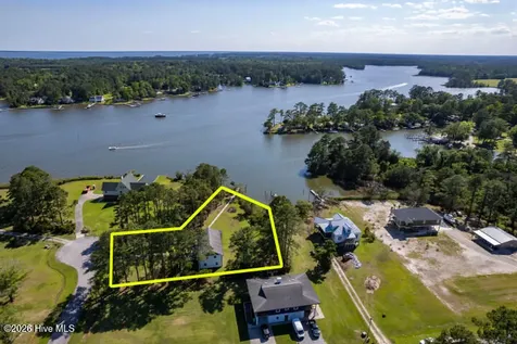 102 Crows Nest Street Oriental NC 28571