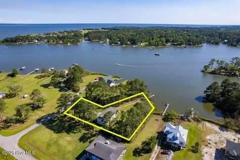 102 Crows Nest Street Oriental NC 28571