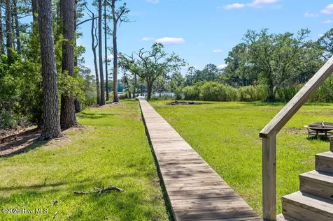 102 Crows Nest Street Oriental NC 28571