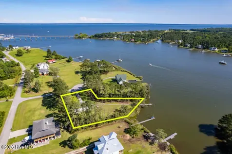 102 Crows Nest Street Oriental NC 28571