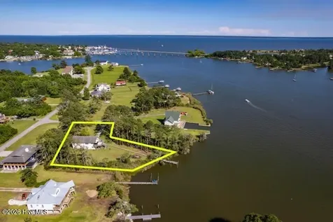 102 Crows Nest Street Oriental NC 28571