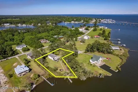 102 Crows Nest Street Oriental NC 28571