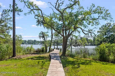 102 Crows Nest Street Oriental NC 28571