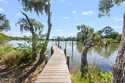 102 Crows Nest Street Oriental NC 28571