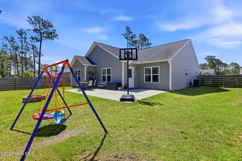 4432 Pinewood Village Drive SE Southport NC 28461