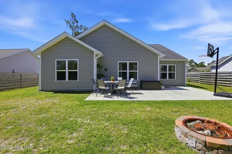4432 Pinewood Village Drive SE Southport NC 28461