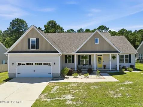 120 Shadow Creek Drive Hubert NC 28539