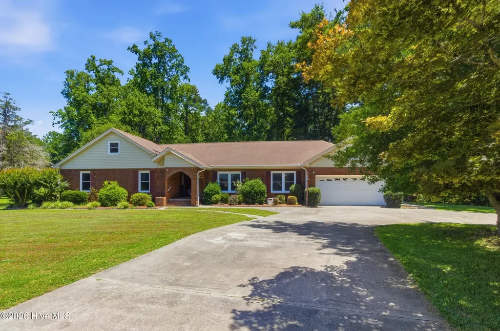 103 Quartre Circle New Bern NC 28560