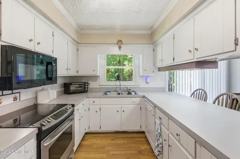 103 Quartre Circle New Bern NC 28560