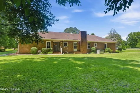 103 Quartre Circle New Bern NC 28560