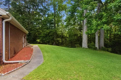 103 Quartre Circle New Bern NC 28560