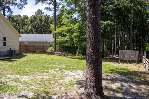 206 Blueberry Court Hubert NC 28539