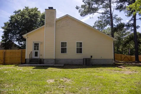 206 Blueberry Court Hubert NC 28539