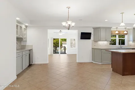117 Hodges Street Morehead City NC 28557