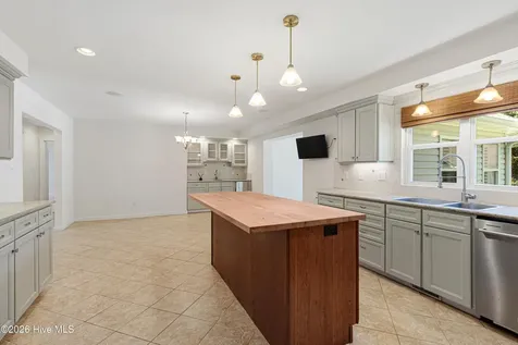 117 Hodges Street Morehead City NC 28557