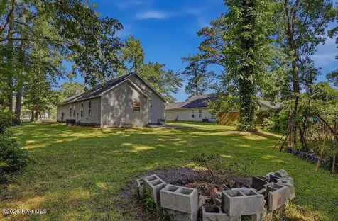 709 Foy Avenue Maysville NC 28555