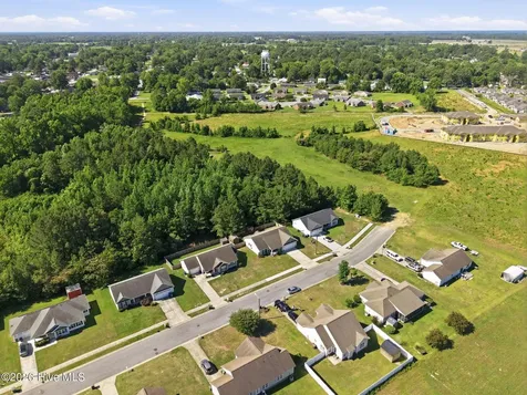 322 Tamarack Drive Ayden NC 28513