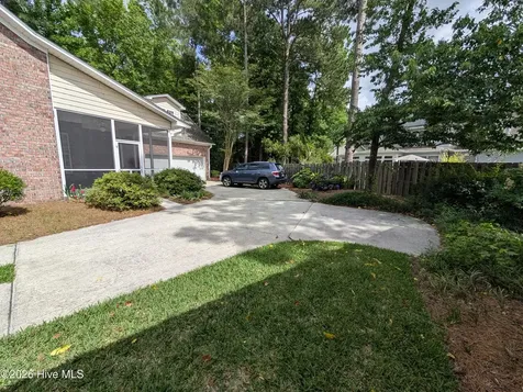 4908 Shaftesbury Place Wilmington NC 28409