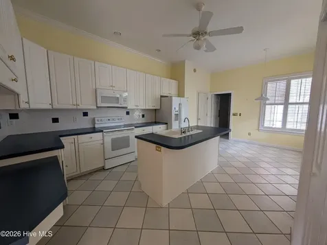 4908 Shaftesbury Place Wilmington NC 28409