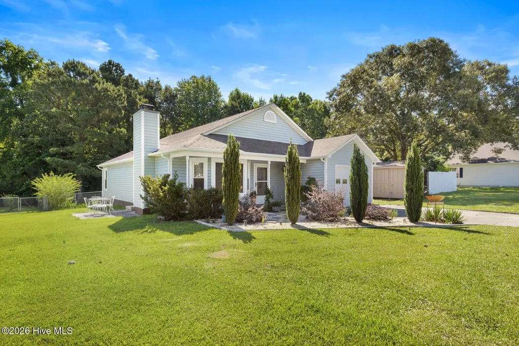 382 Riggs Road Hubert NC 28539