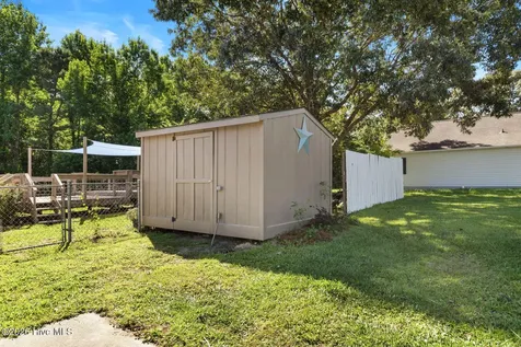 382 Riggs Road Hubert NC 28539
