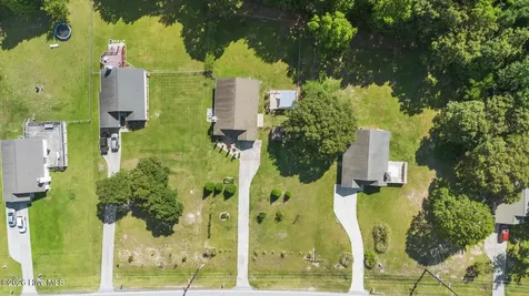 382 Riggs Road Hubert NC 28539