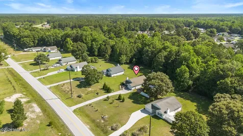 382 Riggs Road Hubert NC 28539