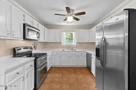 382 Riggs Road Hubert NC 28539