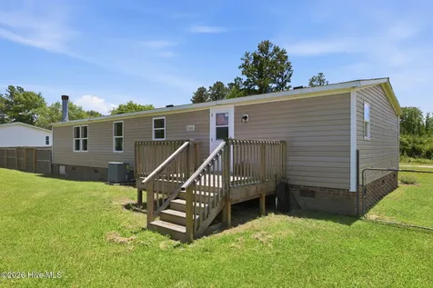 204 Kings Parkway Hubert NC 28539