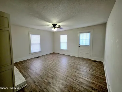 11246 Highway 301 S Four Oaks NC 27524