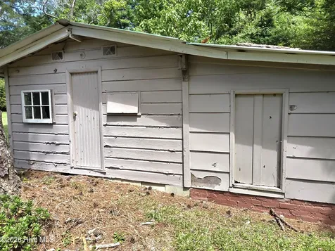11246 Highway 301 S Four Oaks NC 27524