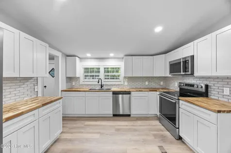 219 Lanier Avenue Rocky Point NC 28457