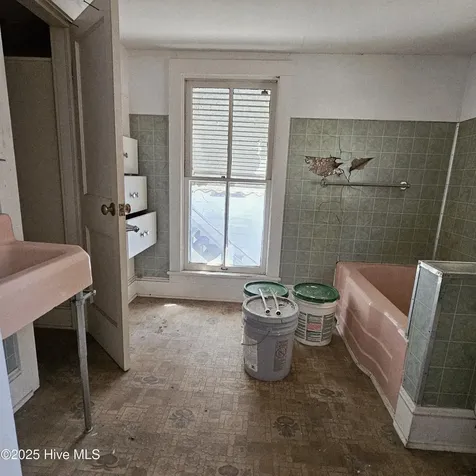 737 Riverside Avenue Elizabeth City NC 27909