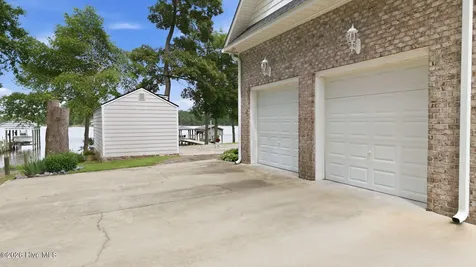 121 Sabre Point Drive Bath NC 27808