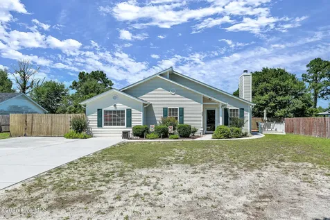 622 Sand Ridge Road Hubert NC 28539