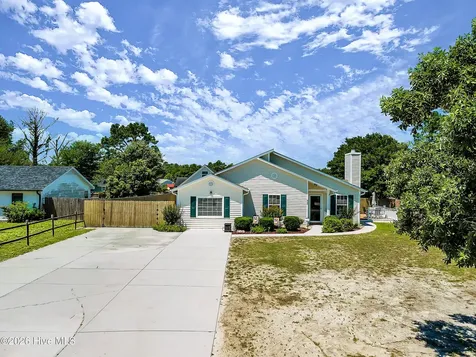 622 Sand Ridge Road Hubert NC 28539