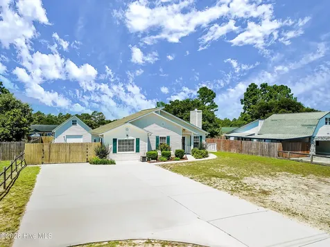 622 Sand Ridge Road Hubert NC 28539