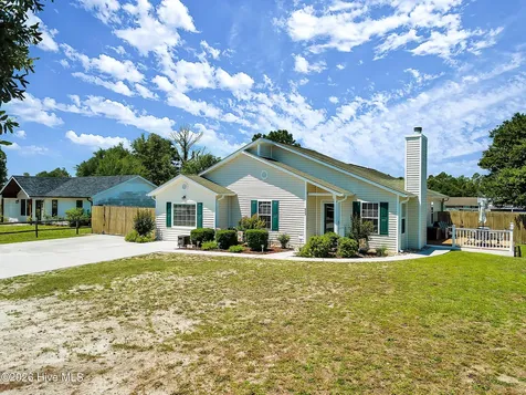 622 Sand Ridge Road Hubert NC 28539