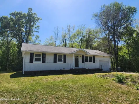 186 Sand Ridge Road Hubert NC 28539