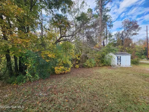 186 Sand Ridge Road Hubert NC 28539