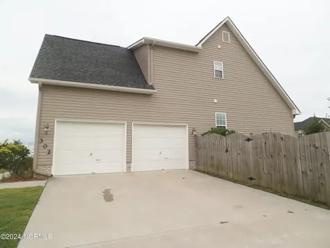 302 Savannah Drive Jacksonville NC 28546