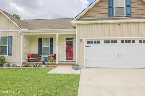223 Holly Grove Court E Jacksonville NC 28540