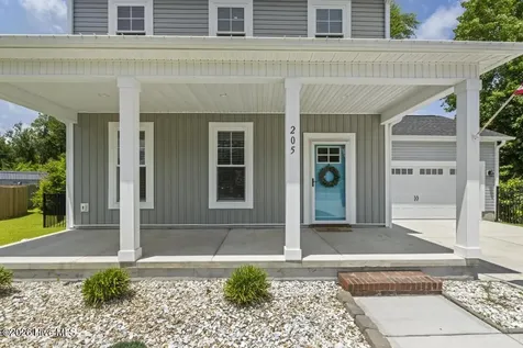 205 Bangor Court Hubert NC 28539