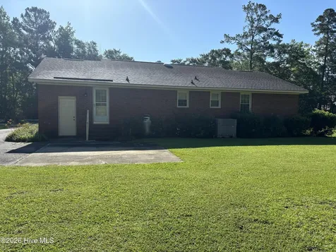 415 S Mcneil Street Burgaw NC 28425
