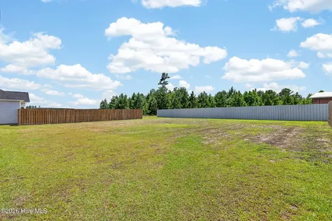 592 Appalachian Trail S Jacksonville NC 28546