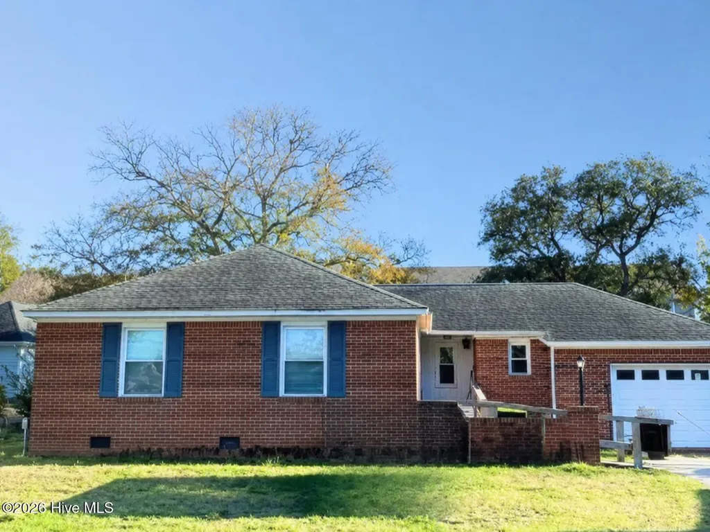 511 W St George Street Southport NC 28461