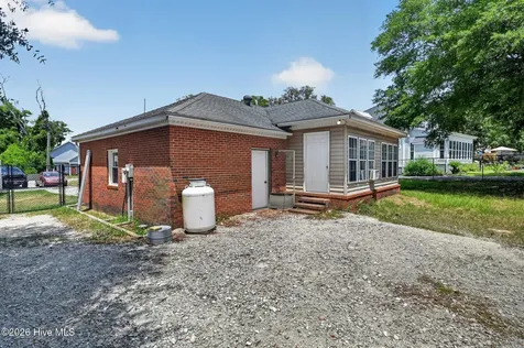 511 W St George Street Southport NC 28461
