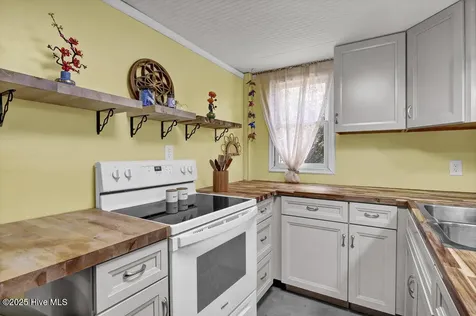 1207 N Topsail Drive Surf City NC 28445
