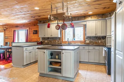105 Lakewood Drive Aberdeen NC 28315