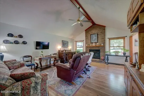 217 Pinewood Drive New Bern NC 28562